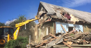 Промышленный демонтаж пристроек к дому в Мелеузе | Цены от 561 руб. за м2
